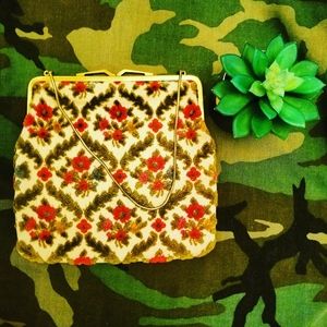 NEW Cute Vintage handbag with a retro clasp